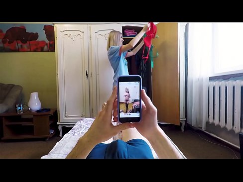 ❤️ Stepsister għamel lil ħuha jiġbor eżatt qabel ma daħlet id-dar Porn iebes lilna ❌️