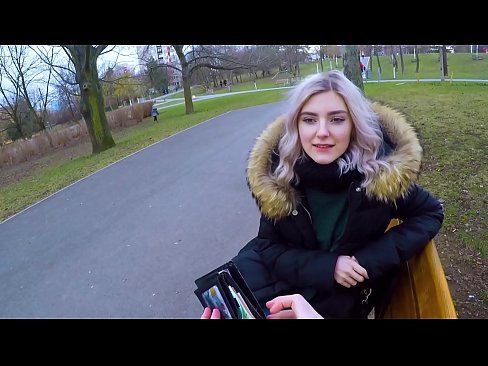 ❤️ Tibla kum sħun ta' barrani għall-flus - blowjob fil-park minn Eva Elfie Porn iebes lilna ❌️
